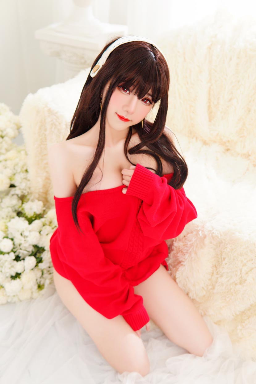 马来西亚COSER Sally Dorasnow-Yor Forger Red Sweater