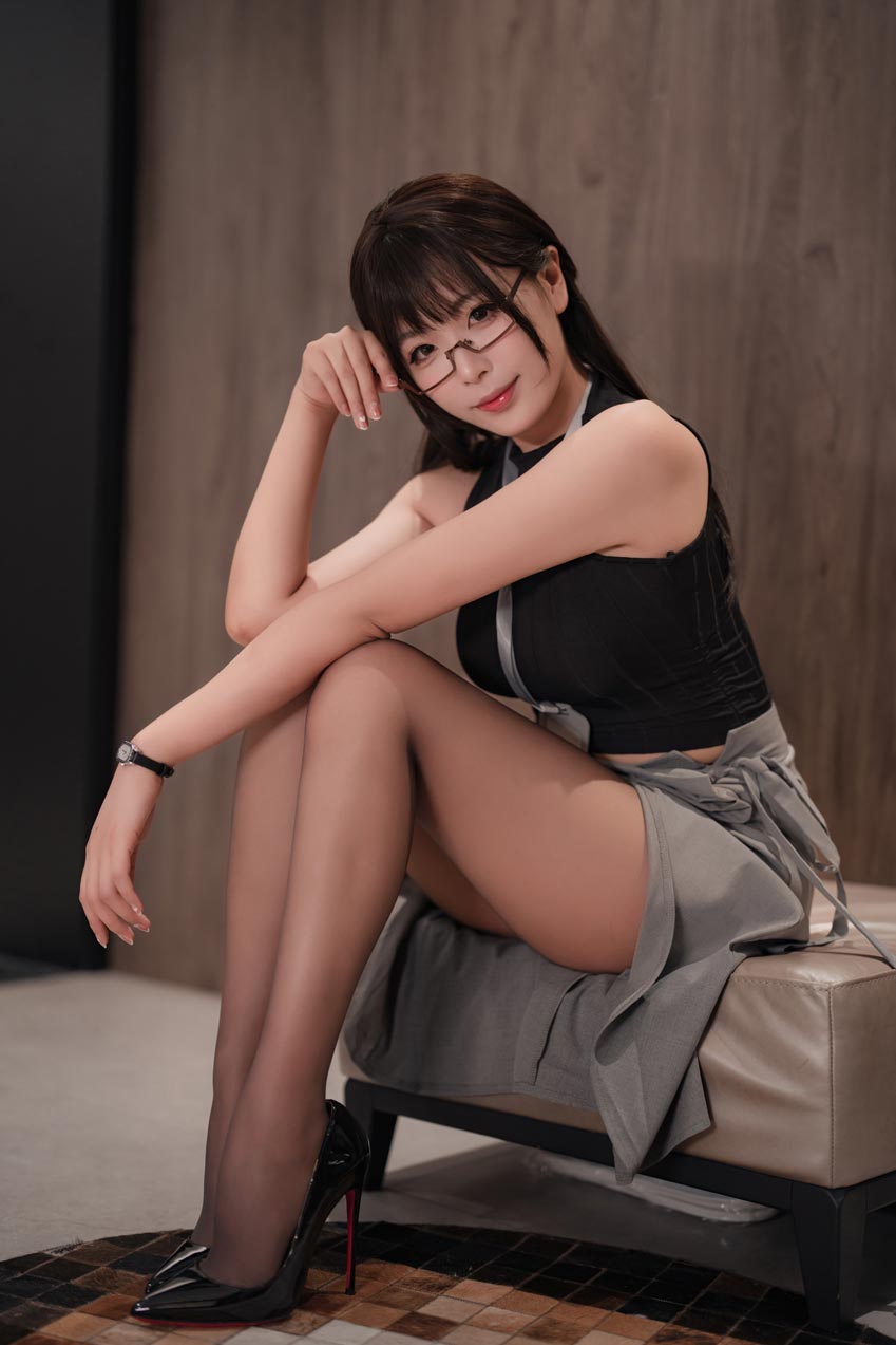 轩萧学姐-眼镜娘OL