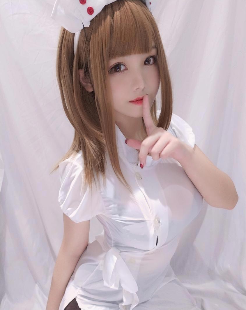 蜜汁猫裘 小护士