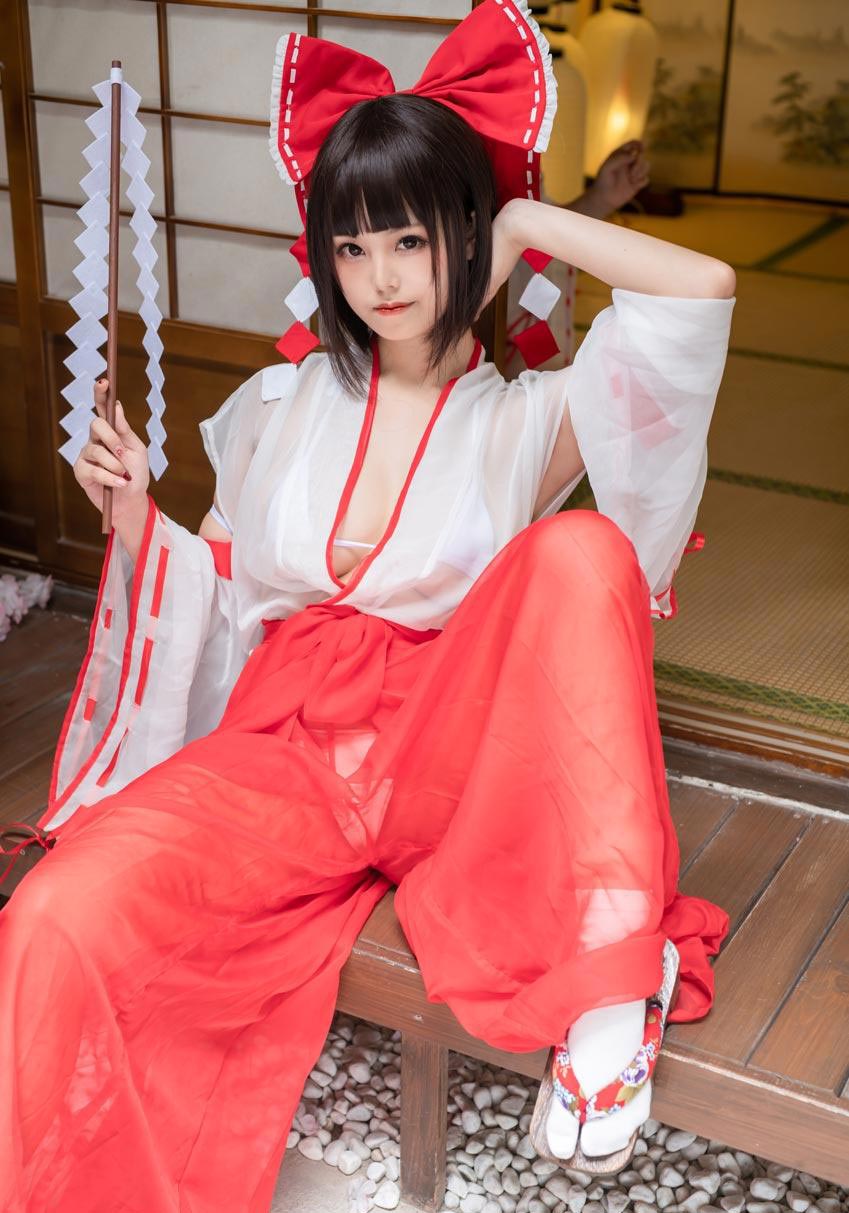 蜜汁猫裘 透明巫女姐姐