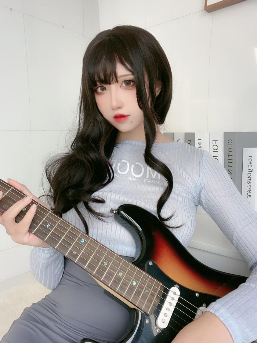 九曲Jean 吉他妹妹包臀裙