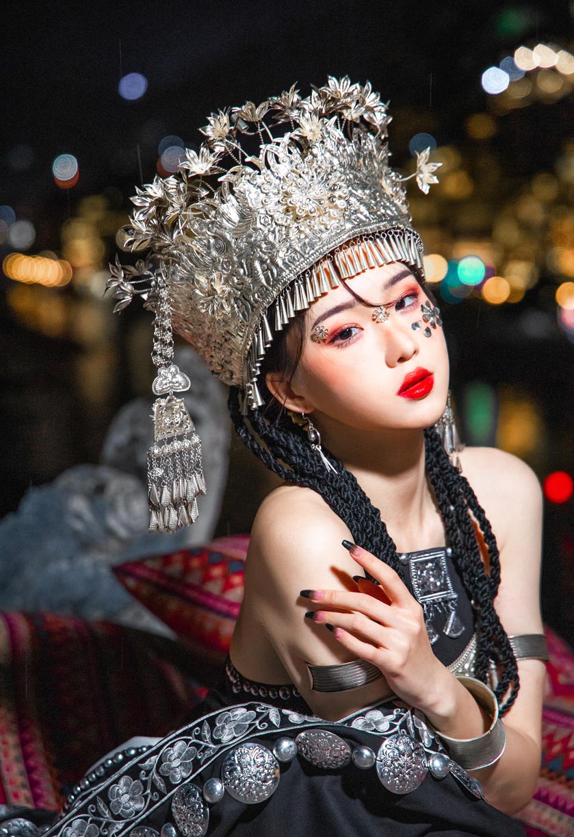 瓦斯塔亚小龙虾 苗疆女子