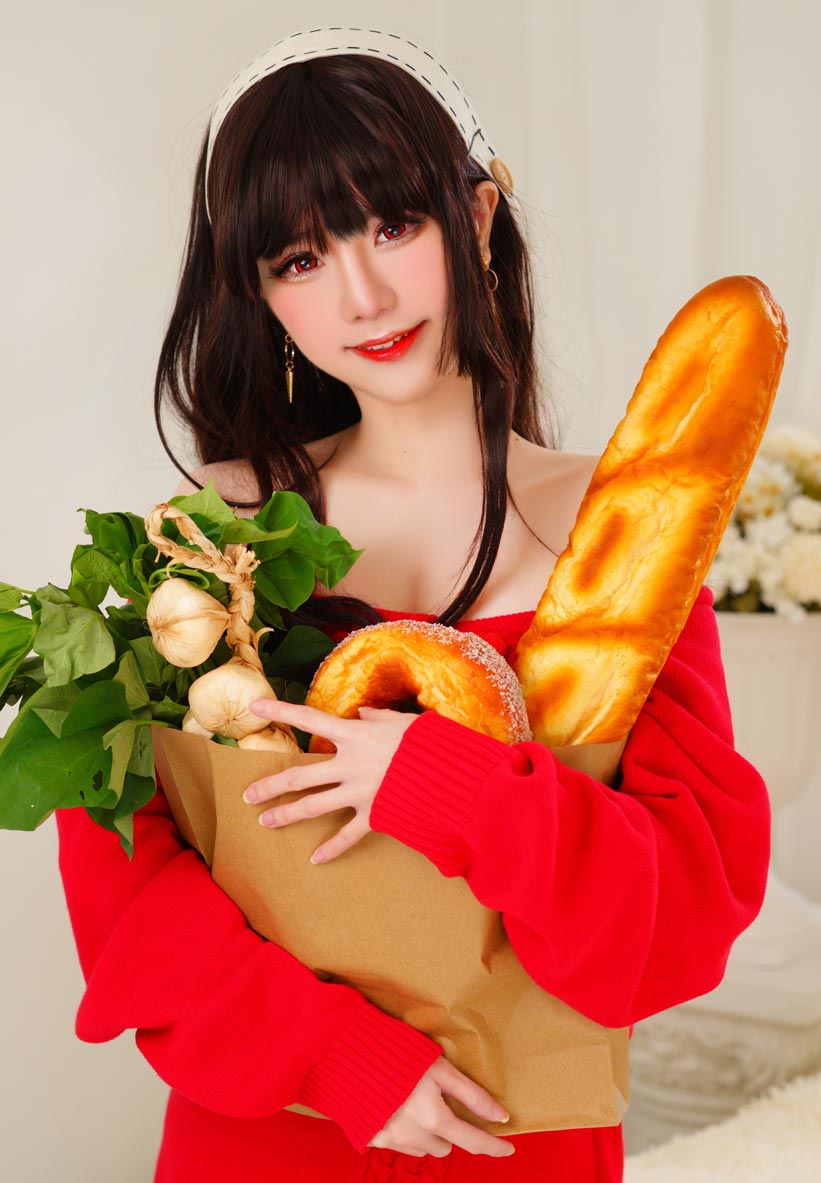 马来西亚COSER Sally Dorasnow-Yor Forger Red Sweater