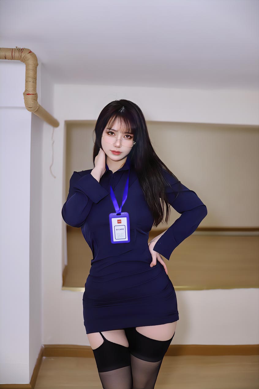 Tina很妖孽呀 职业装秘书