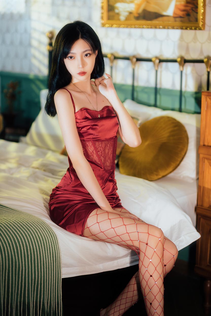 许岚LAN 网袜红裙