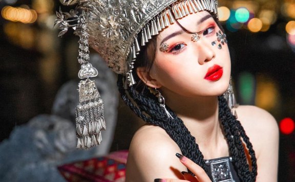 瓦斯塔亚小龙虾 苗疆女子