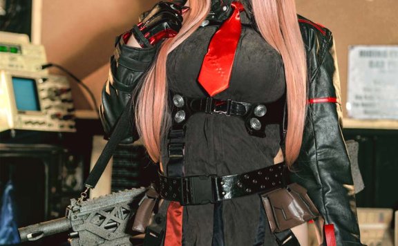 半半子-NIKKE ラピ